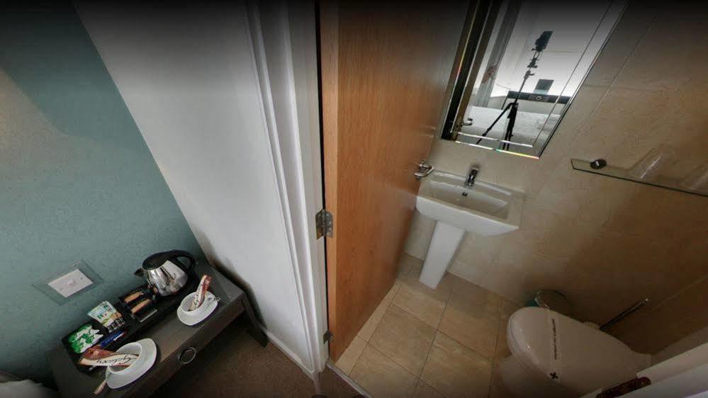 Mccafferty'S Guesthouse Ilford Ngoại thất bức ảnh
